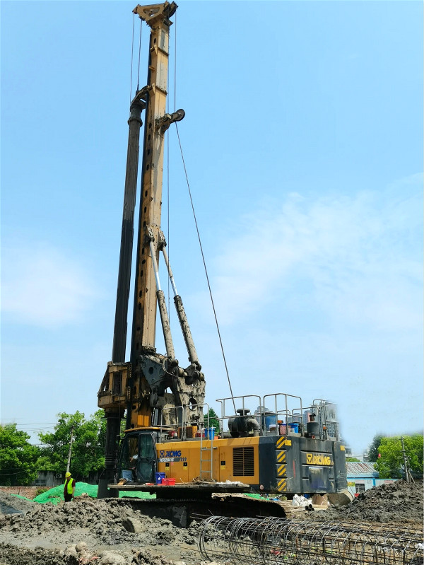 衡永高速，徐工XR280E旋挖鉆機(jī)作為主力設(shè)備.jpg